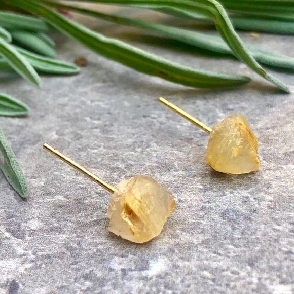 π New Raw Rutile Quartz Crystal Stud Gemstone Earrings - Picture 2 of 5